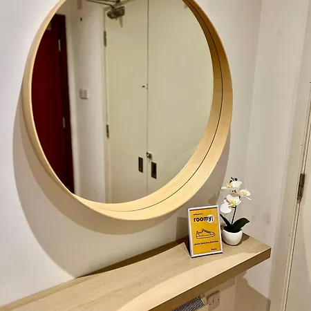 Cozy Bedroom In Convenient Area *