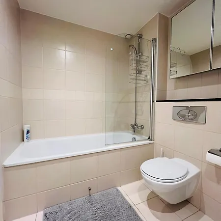 Cozy Bedroom In Convenient Area